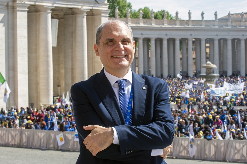 Notarstefano: costruttori di pace, custodi della democrazia cover image