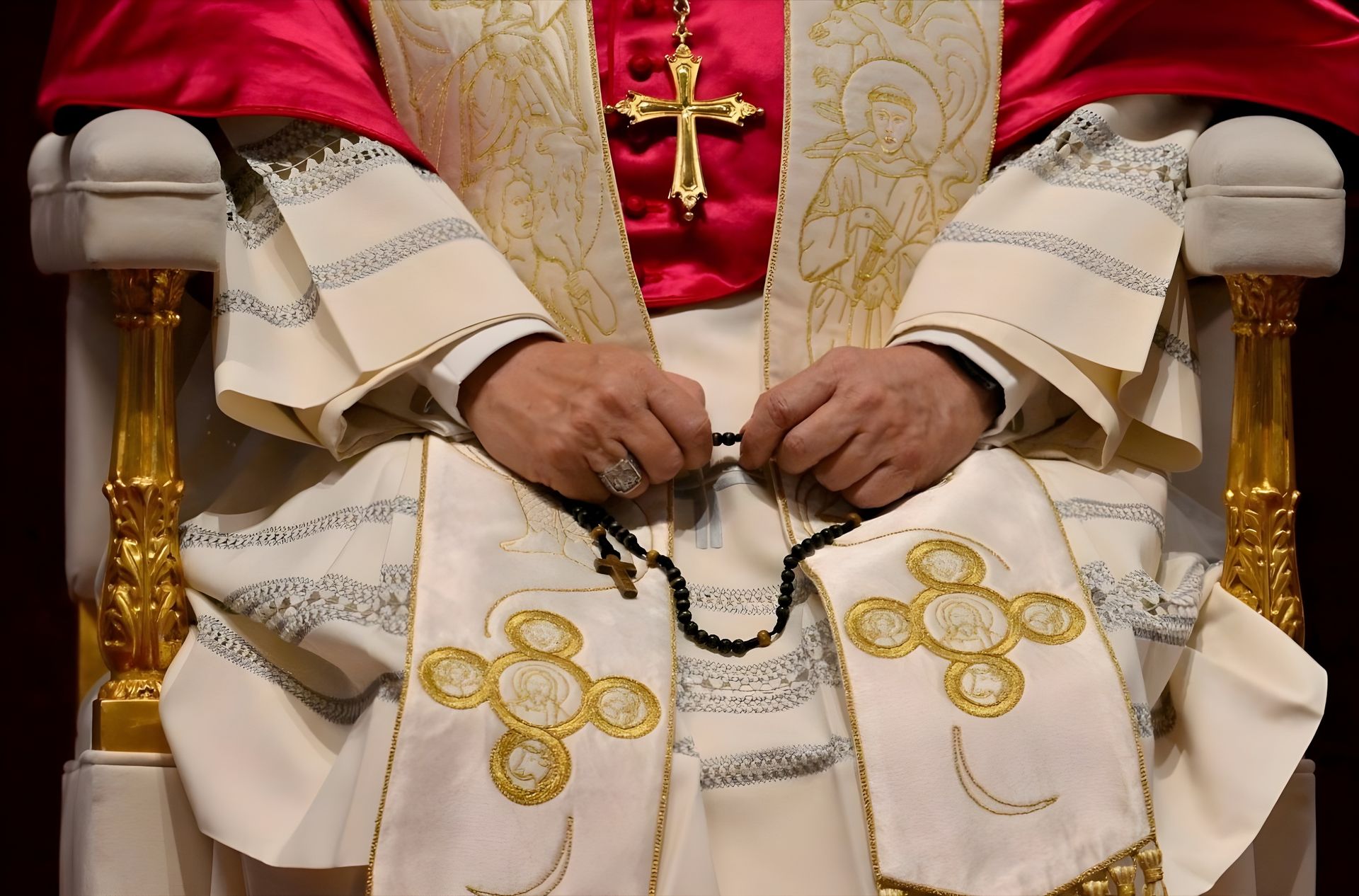 San Pietro gremita per la pace: la veglia che sfida la guerra