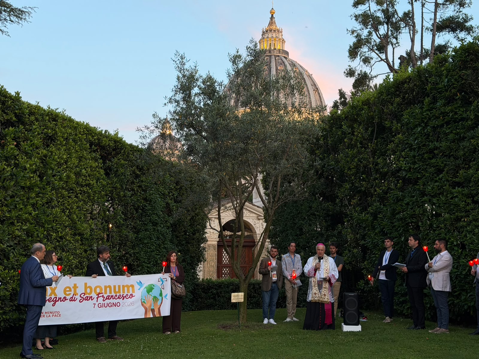 «Pax et bonum», la preghiera all’Ulivo della pace e l’appello per la fraternità nel diritto