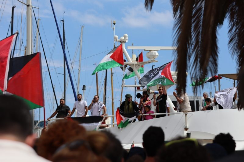 La strada possibile, tra piazza e preghiera cover image